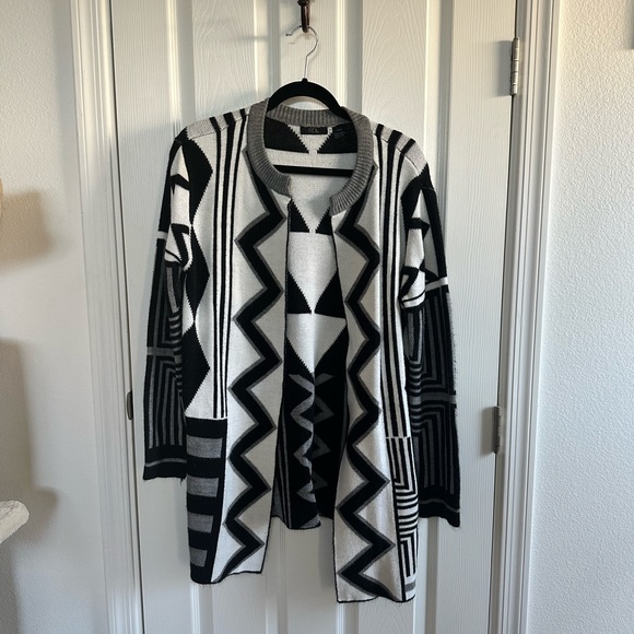 RDI geometric patterned cardigan - Picture 4 of 4
